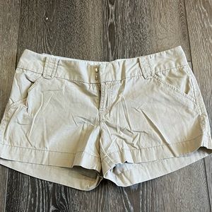 Old Navy Kaki shorts